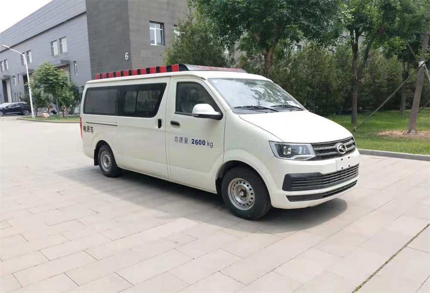 金龙轻客面包式电源车30-50kw