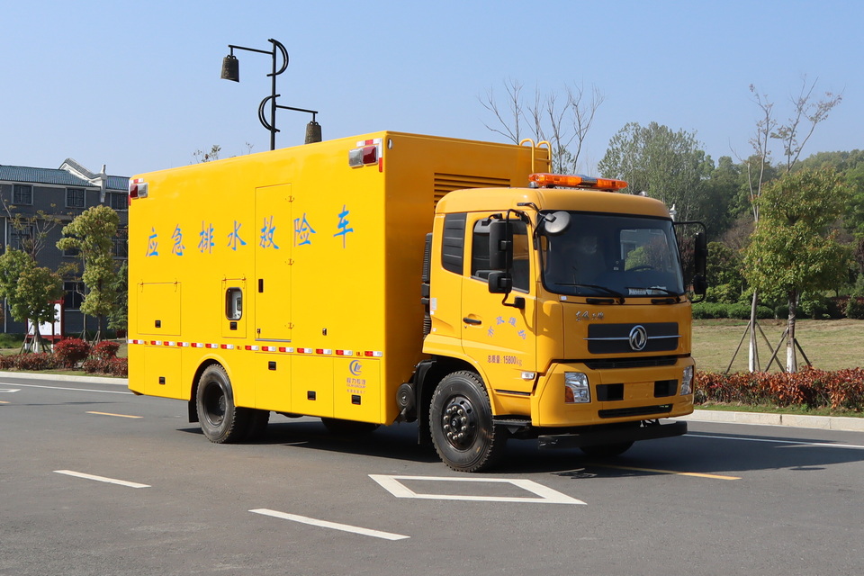 东风天锦2000方抢险排涝车