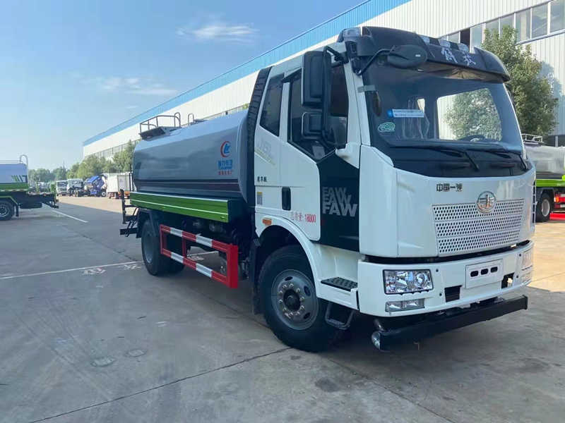 13方解放J6洒水车