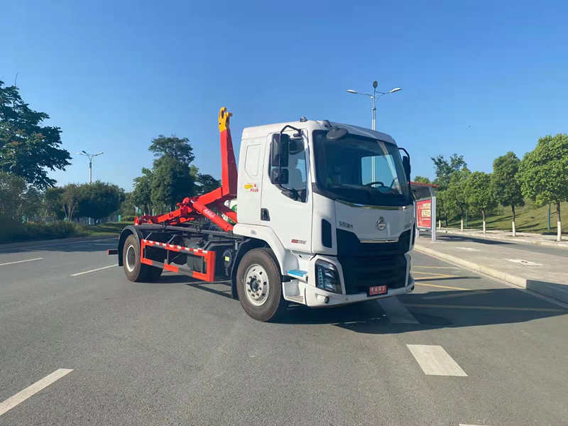 柳汽成龙12方勾臂垃圾车